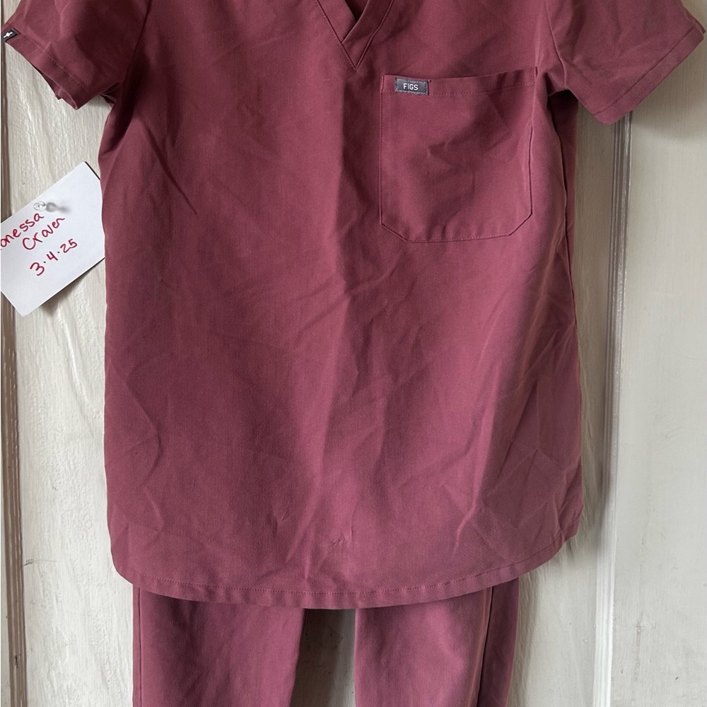 Figs Women's Scrub Set in Mauve